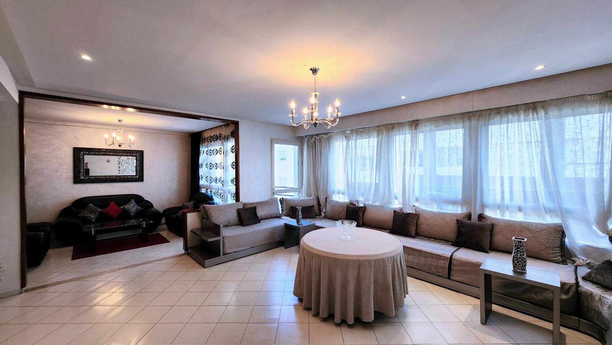 Spacious And Elegant In Agdal Apartment